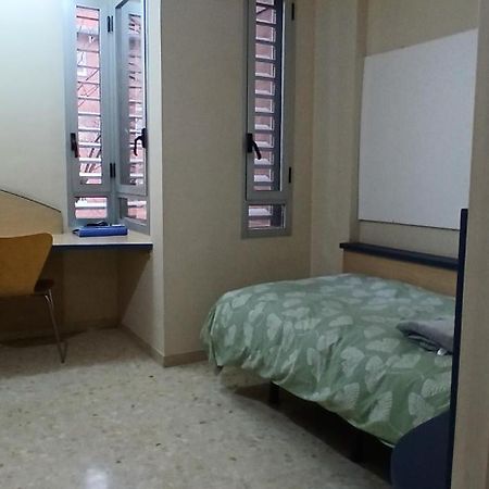 Larru Los Bermejales Residencia Universitaria Севиля Екстериор снимка