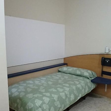 Larru Los Bermejales Residencia Universitaria Севиля Екстериор снимка