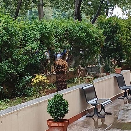 Larru Los Bermejales Residencia Universitaria Севиля Екстериор снимка