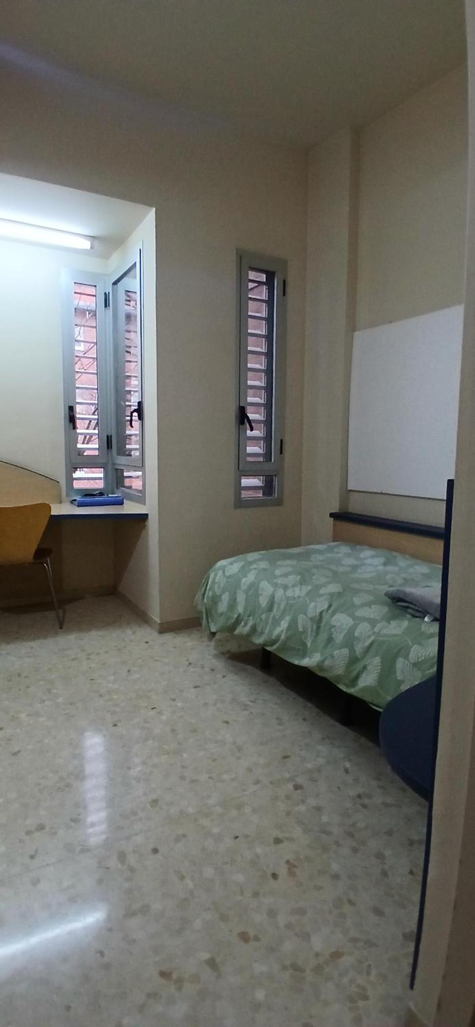 Larru Los Bermejales Residencia Universitaria Севиля Екстериор снимка